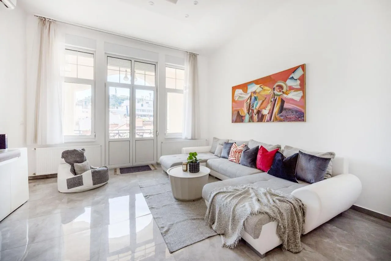 شقة بودابست  في Walk To Vaci Street - Live In Lux Designer Apt W/ Amazing Views 0*,  المجر